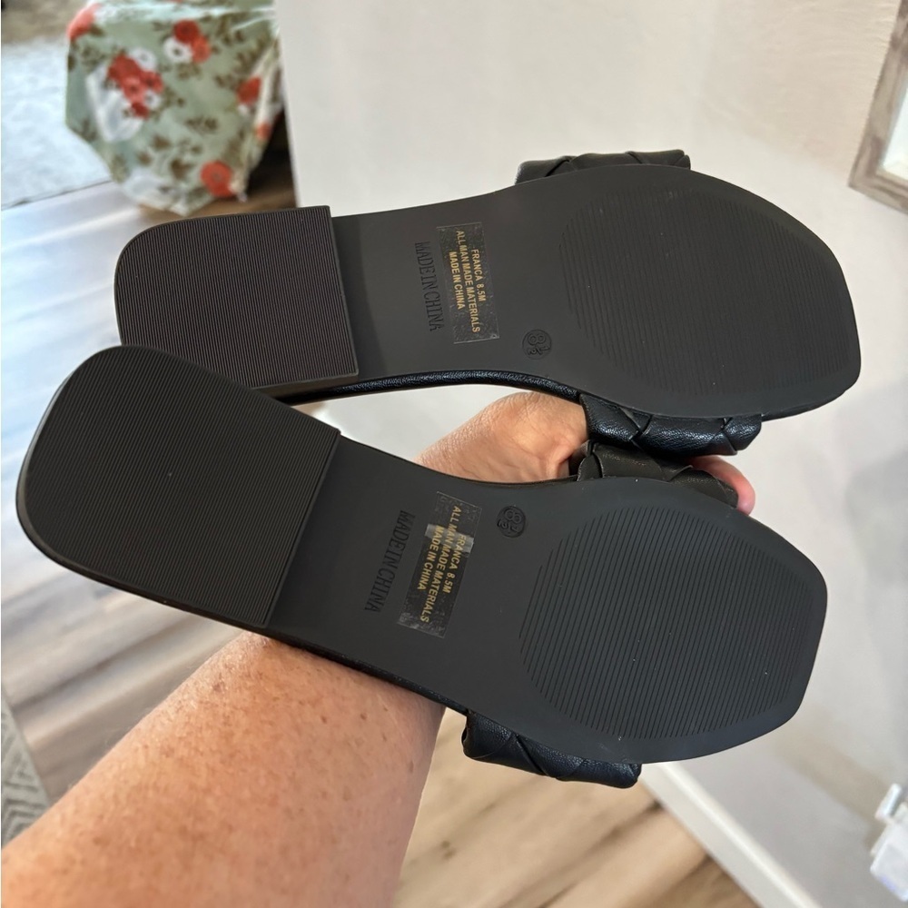 Black Minimalist Flats with Woven Detail - Picture 5 of 7